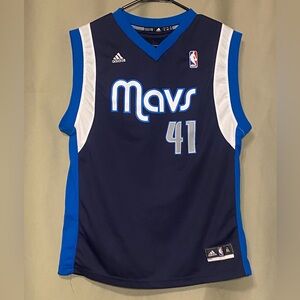Dirk Nowitzki Dallas Mavericks Adidas youth Jersey Size  18/20 XL